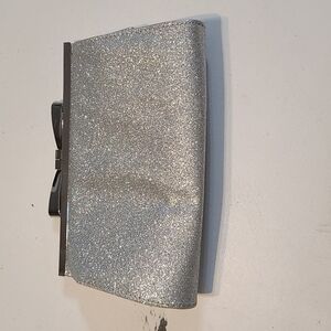 PayLess Shoe Souce Evening Bag Clutch Glittery Silver Bowtie Kiss Clasp 8x5.5"